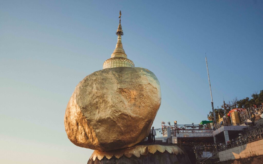 travel-psych-propositi-golden-rock-myanmar
